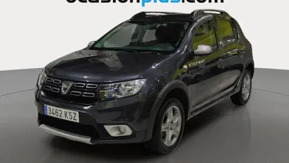 Usado Dacia Sandero Comfort 90 CV (66 kW) 2019 Gris Utilitario