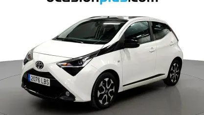 Usado Toyota Aygo X-play 72 CV (52 kW) 2019 Blanco Utilitario