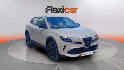Usado Alfa Romeo Junior 136 CV (100 kW) 2025 Beige SUV