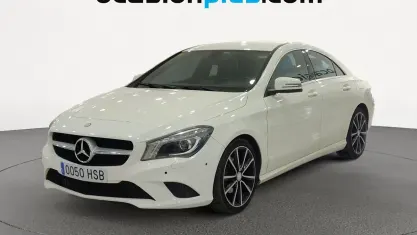 Usado Mercedes CLA220 Urban 170 CV (125 kW) 2013 Blanco Berlina