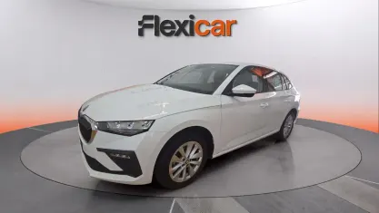 Usado Skoda Scala Essence 95 CV (69 kW) 2024 Blanco Utilitario