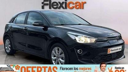 Usado Kia Rio 101 CV (74 kW) 2021 Negro Utilitario