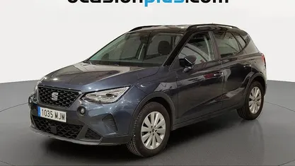 Usado Seat Arona Style 110 CV (80 kW) 2023 Gris SUV
