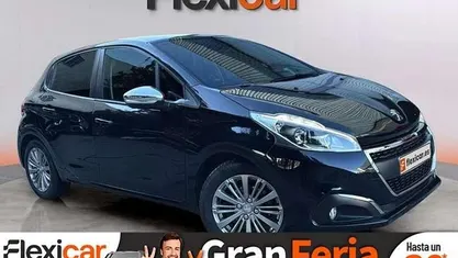 Usado 2019 Peugeot 208 Signature Sky Utilitario | 8990 € (Buen precio)