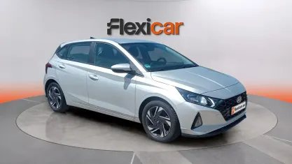Usado Hyundai i20 101 CV (74 kW) 2023 Gris Utilitario
