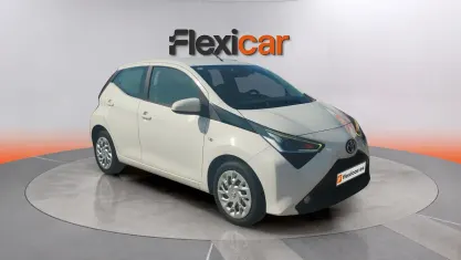 Usado Toyota Aygo X-cite 72 CV (52 kW) 2019 Blanco Utilitario