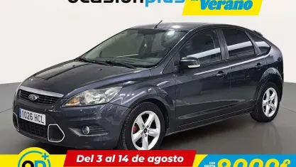 Usado Ford Focus Trend 90 CV (66 kW) 2011 Gris Utilitario