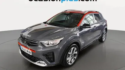 Usado Kia Stonic GT-Line 120 CV (88 kW) 2023 Gris SUV
