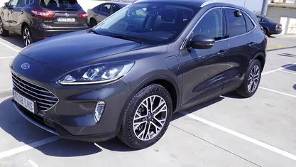 Gris / plata Usado 2020 Ford Kuga Titanium SUV | 20.975 € (Buen precio)