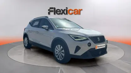 Usado Seat Arona Style 110 CV (80 kW) 2023 Blanco SUV