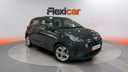 Usado Hyundai i10 67 CV (49 kW) 2023 Gris Utilitario