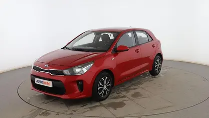 Usado Kia Rio 85 CV (62 kW) 2019 Rojo Berlina