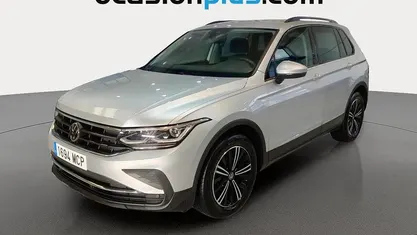 Usado VW Tiguan Life 150 CV (110 kW) 2022 Gris plata SUV