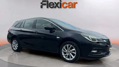 Usado Opel Astra Dynamic 151 CV (111 kW) 2019 Negro Familiar