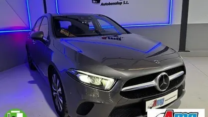 Usado Mercedes A180 116 CV (85 kW) 2020 Gris Berlina