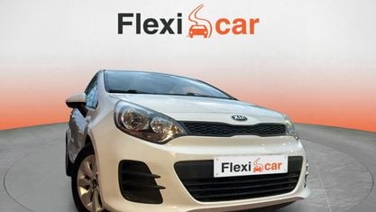 Usado Kia Rio 84 CV (61 kW) 2017 Blanco Berlina