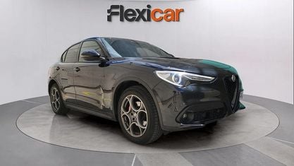 Käytetty Alfa Romeo Stelvio Sprint 192 HP (141 kW) 2022 Musta Katumaasturi