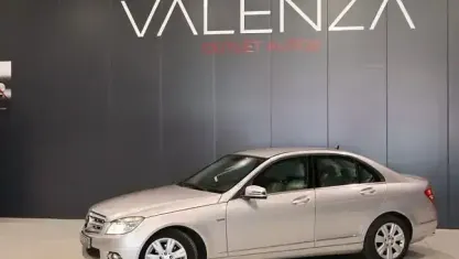 Usado Mercedes C180 Elegance 156 CV (114 kW) 2009 Gris Berlina