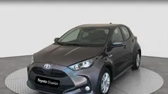 Gris / plata Usado 2021 Toyota Yaris Hybrid Active Berlina | 17.600 € (Precio justo)
