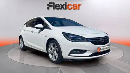 Usado Opel Astra Dynamic 125 CV (91 kW) 2018 Blanco Berlina