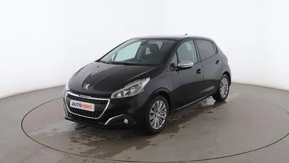 Usado Peugeot 208 Signature Sky 82 CV (60 kW) 2019 Utilitario
