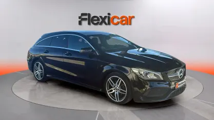 Usado Mercedes CLA200 Shooting Brake 136 CV (100 kW) 2018 Negro Familiar
