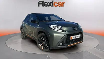 Usado Toyota Aygo X Play 72 CV (52 kW) 2022 Gris SUV