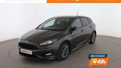 Gris Usado 2018 Ford Focus ST-Line Berlina | 11.599 € (Precio justo)