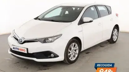 Usado Toyota Auris Hybrid Active 136 CV (100 kW) 2017 Blanco Berlina