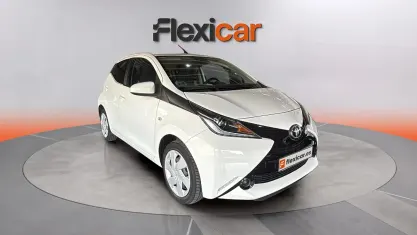 Usado Toyota Aygo X-play 72 CV (52 kW) 2018 Blanco Utilitario