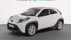 Blanco Usado 2024 Toyota Aygo Play Utilitario | 13.819 € (Precio justo)