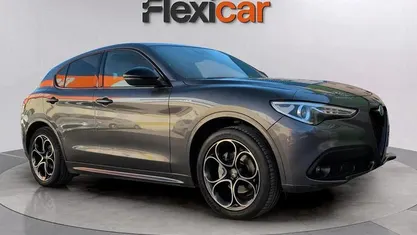 Usado Alfa Romeo Stelvio Veloce 212 CV (155 kW) 2022 Gris SUV