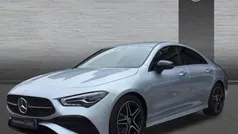 Gris Usado 2023 Mercedes CLA200 AMG line Berlina | 39.900 € (Precio justo)