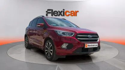 Usado Ford Kuga ST-Line 150 CV (110 kW) 2019 Rojo SUV
