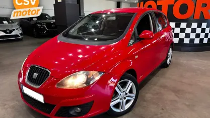 Usado Seat Altea Style 105 CV (77 kW) 2012 Rojo Monovolumen