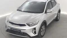Gris plata Usado 2024 Kia Stonic SUV | 19.673 € (Precio justo)