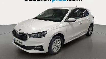 Usado Skoda Fabia Selection 95 CV (69 kW) 2024 Blanco Utilitario