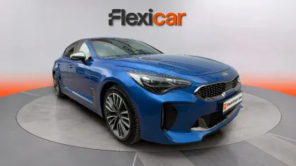 Usado Kia Stinger GT-Line 200 CV (147 kW) 2017 Azul Utilitario