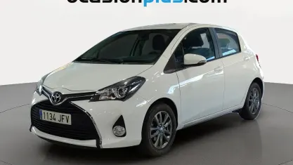 Usado Toyota Yaris Active 99 CV (72 kW) 2015 Blanco Utilitario