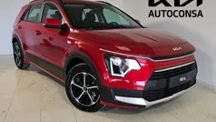 Rojo Nuevo 2025 Kia Niro SUV | 28.500 € (Buen precio)