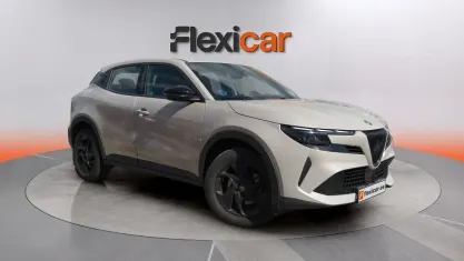 Usado Alfa Romeo Junior 136 CV (100 kW) 2025 Gris SUV