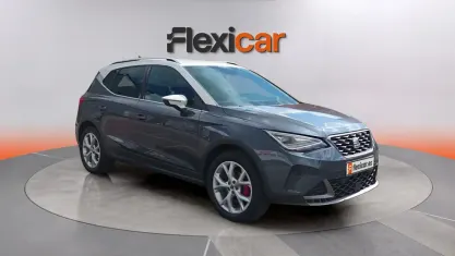 Usado Seat Arona FR 150 CV (110 kW) 2023 Gris SUV
