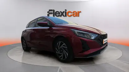 Usado Hyundai i20 101 CV (74 kW) 2024 Rojo Utilitario