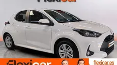 Usado 2024 Toyota Yaris Hybrid Style Berlina | 20.490 € (Buen precio)