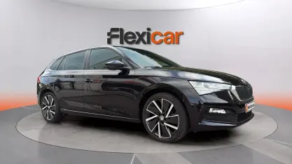 Usado Skoda Scala Sport 150 CV (110 kW) 2021 Negro Utilitario