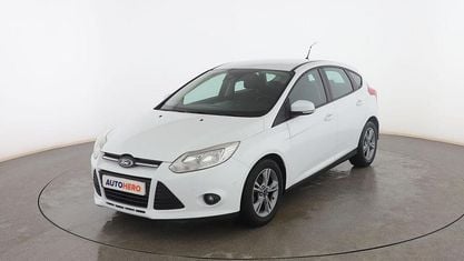 Usado Ford Focus 125 CV (91 kW) 2014 Blanco Berlina