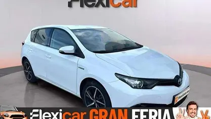 Usado Toyota Auris Hybrid 136 CV (100 kW) 2018 Blanco Utilitario