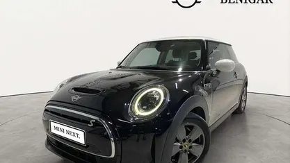Begagnad Mini Cooper SE 135 kW (184 HK) 2022 Svart Halvkombi
