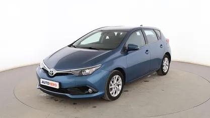 Usado Toyota Auris Active 116 CV (85 kW) 2018 Azul Berlina