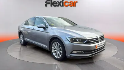 Usado VW Passat Advance 120 CV (88 kW) 2018 Gris Berlina